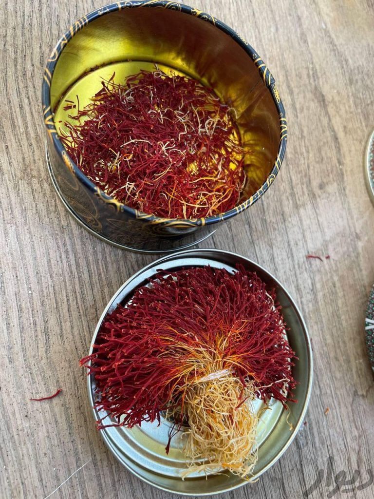 زعفران دختر پیچ یا دسته ماه نیک