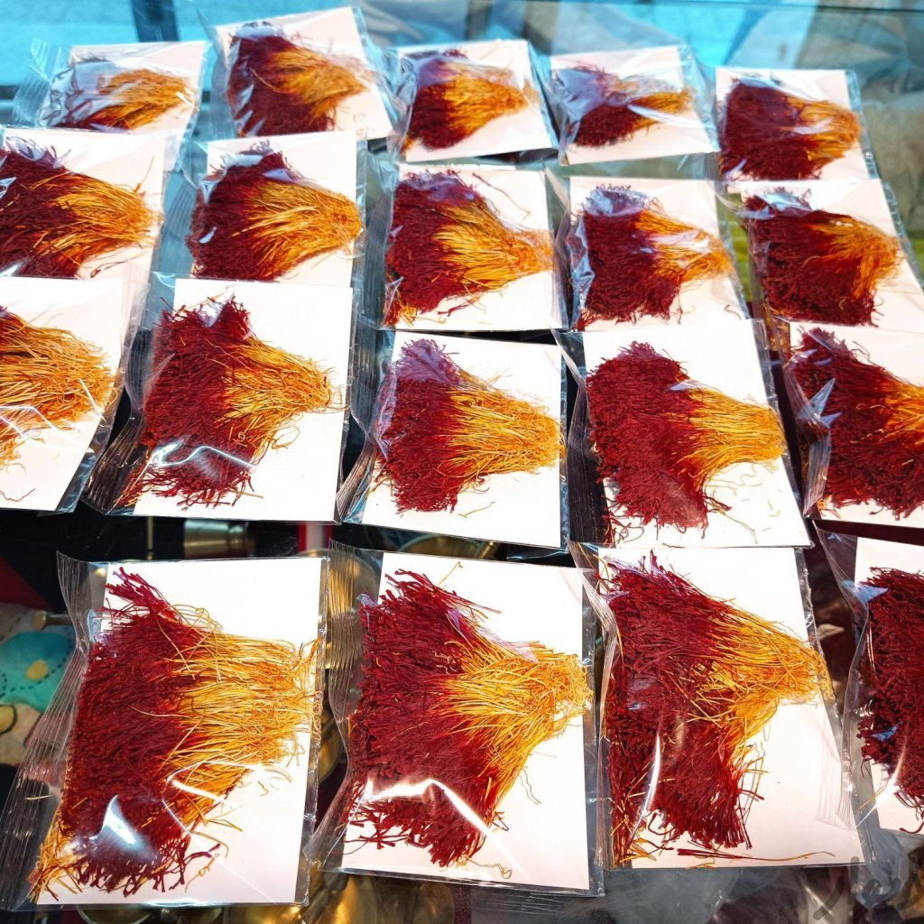 فروش زعفران دسته دختر پیچ