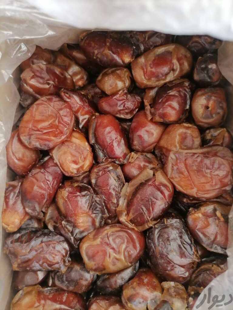 فروش خُرما و قصب تازه