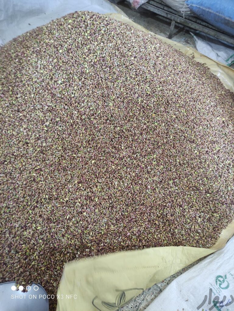 مغز پسته بادامی